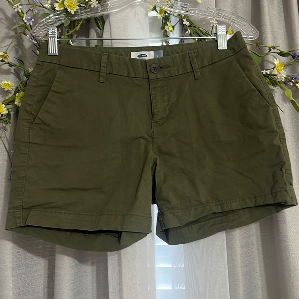 Old navy green shorts